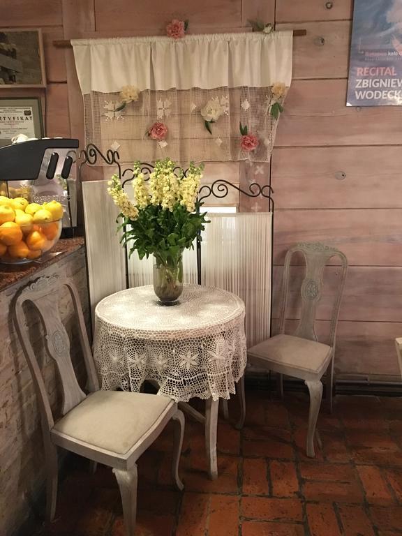 Stajnia Bialy Borek Biskupice Kocurów Exteriör bild