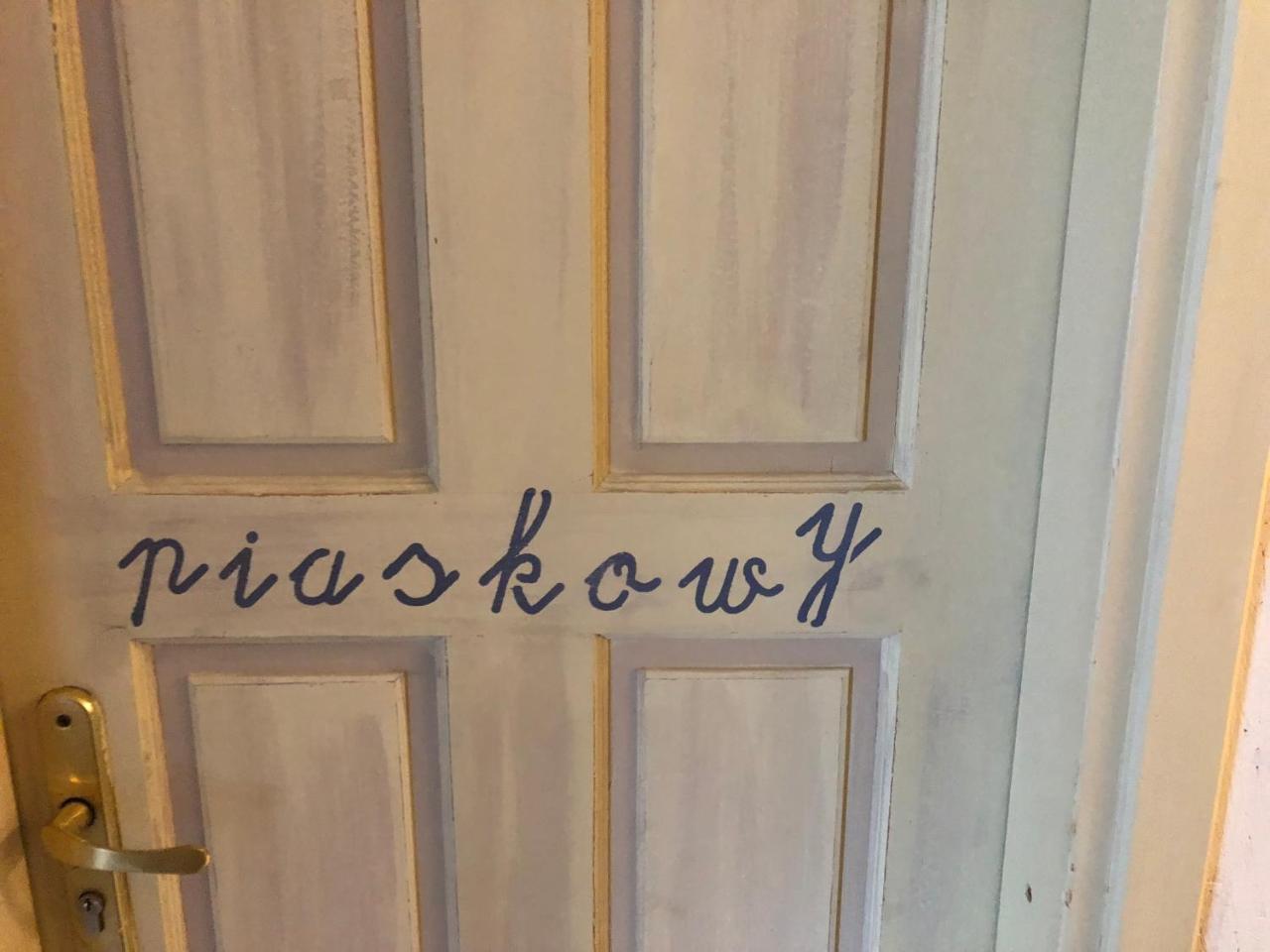 Stajnia Bialy Borek Biskupice Kocurów Exteriör bild